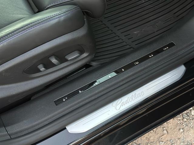 キャデラックＸＴＳ プラチナム　パノラマサンルーフ　左ハンドル　純正ナビ　シートヒーター、クーラー　Ｂｌｕｅｔｏｏｔｈ付　オートクルーズコントロール（41枚目）