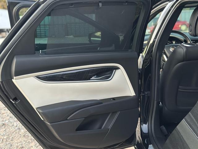 キャデラックＸＴＳ プラチナム　パノラマサンルーフ　左ハンドル　純正ナビ　シートヒーター、クーラー　Ｂｌｕｅｔｏｏｔｈ付　オートクルーズコントロール（44枚目）