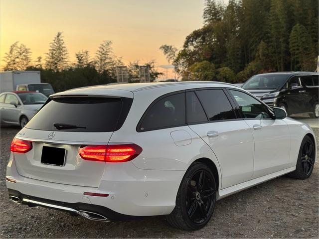 Ｅクラスステーションワゴン Ｅ２００　ステーションワゴン　アバンギャルドスポーツ　ＡＭＧ　スタイリングパッケージ　テレビ　プレミアムサウンド　３６０°カメラ　ドラレコ　シートヒーター（7枚目）