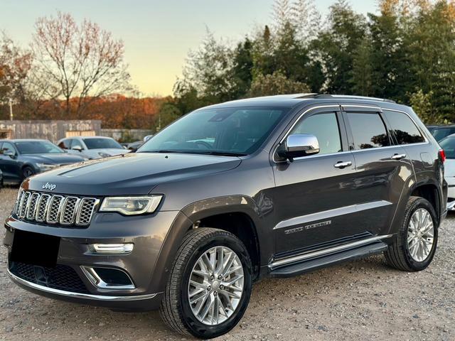 ジープ・グランドチェロキー サミット（3枚目）