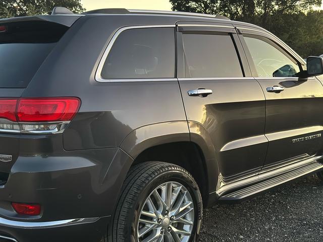 ジープ・グランドチェロキー サミット（11枚目）