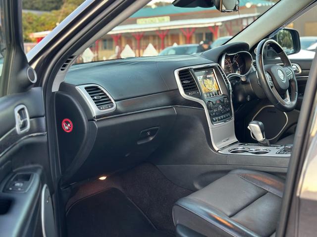 ジープ・グランドチェロキー サミット（14枚目）