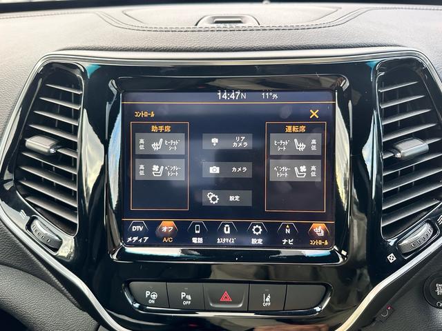 ジープ・チェロキー ８０ｔｈアニバーサリーエディション　ナビ　テレビ　キー２個　整備記録簿あり　ルーフレール　革シート　電動トランク（24枚目）