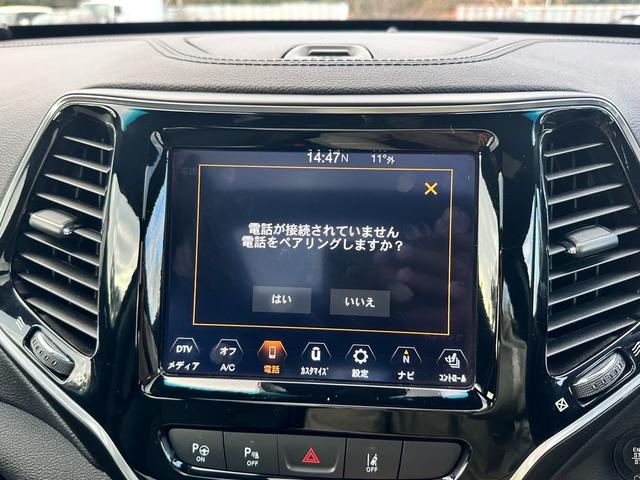 ジープ・チェロキー ８０ｔｈアニバーサリーエディション　ナビ　テレビ　キー２個　整備記録簿あり　ルーフレール　革シート　電動トランク（25枚目）
