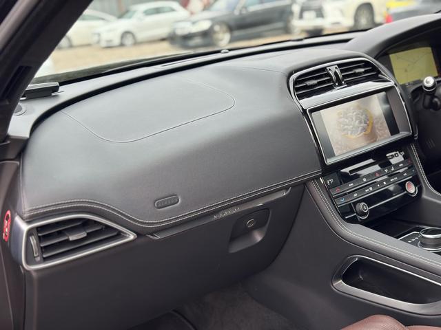 Ｆペイス Ｓ　キー２個　オプション２２インチアルミ　サンルーフ　３６０°カメラ　クルコン　ＥＴＣＭｅｒｉｄｉａｎサウンド（68枚目）