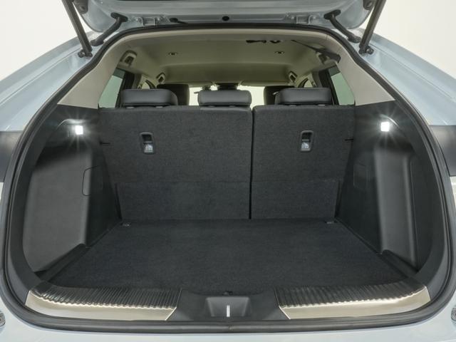 ヴェゼル ｅ：ＨＥＶＺ　ワンオーナー　ホンダコネクトディスプレー　バックカメラ　ホンダセンシング　ＬＥＤオートライト　パーキングソナー　ステアリングヒーター　シートヒーター　パワーバックドア　衝突回避支援ブレーキ機能　１オナ（12枚目）