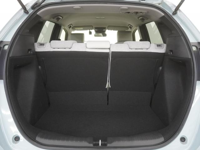 フィット ホーム　ワンオーナー　９インチインターナビ　前後ドライブレコーダー　シートヒーター　ＬＥＤオートライト　オートハイビーム　渋滞追従機能付きＡＣＣ　サイドエアバッグ・サイドカーテンエアバッグ　誤発進抑制機能（12枚目）