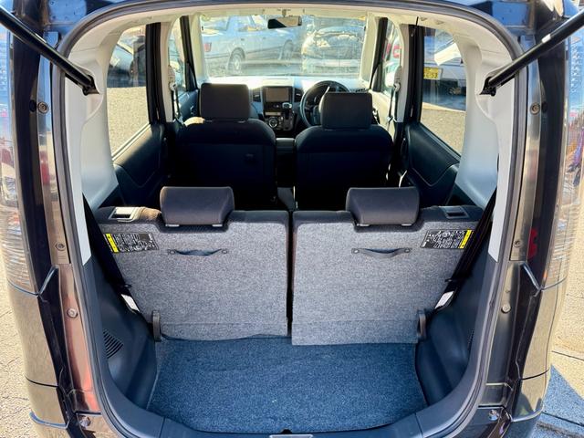 トランクは広々としたスペースです。たくさん収納できます。