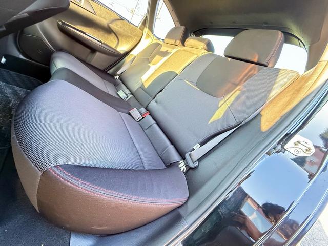 �V�[�g�ł��B�����V�[�g�̏��݂Ȃǂ��Ȃ��L���C�ȏ�Ԃł��B�������Ō㕔���Ȃ̕��͊y�X�h���C�u���y���ނ��Ƃ��ł��܂��B���ɂ������ȂƂȂ��Ă���܂��B