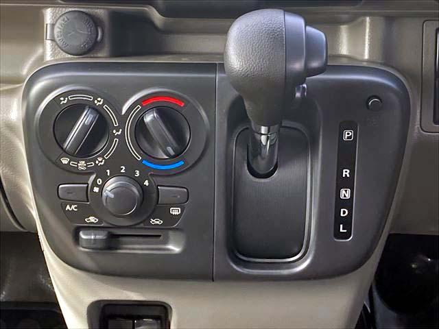 エブリイ ＰＡリミテッド　衝突被害軽減ブレーキ　レーンキープアシスト　オートハイビーム　障害物センサー　アイドリングストップ機能　オートライト　両側スライドドア　ＵＳＢ（Ｔｙｐｅ－Ａ／Ｔｙｐｅ－Ｃ）電源ソケット（27枚目）