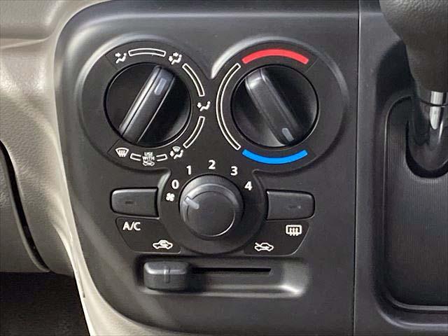 エブリイ ＰＡリミテッド　衝突被害軽減ブレーキ　レーンキープアシスト　オートハイビーム　障害物センサー　アイドリングストップ機能　オートライト　両側スライドドア　ＵＳＢ（Ｔｙｐｅ－Ａ／Ｔｙｐｅ－Ｃ）電源ソケット（28枚目）