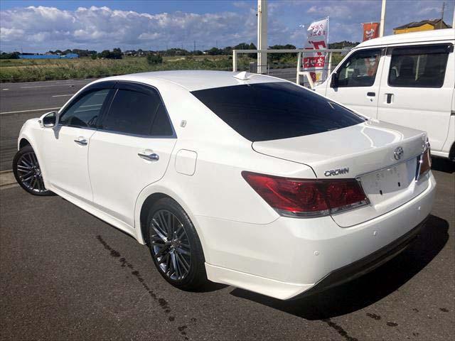 クラウン アスリートＧ　衝突軽減ブレーキ　オートマチックハイビーム　クリアランスソナー　ＨＤＤナビ　Ｂｌｕｅｔｏｏｔｈオーディオ　フルセグ　バックカメラ　ＥＴＣ　　ディスチャージヘッドライト　フォグランプ　　電動シート（3枚目）