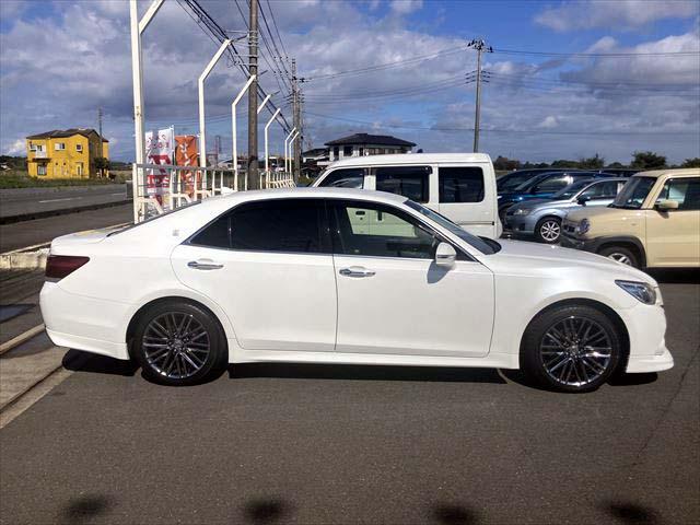 クラウン アスリートＧ　衝突軽減ブレーキ　オートマチックハイビーム　クリアランスソナー　ＨＤＤナビ　Ｂｌｕｅｔｏｏｔｈオーディオ　フルセグ　バックカメラ　ＥＴＣ　　ディスチャージヘッドライト　フォグランプ　　電動シート（5枚目）