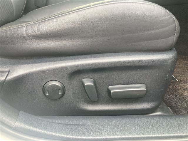 クラウン アスリートＧ　衝突軽減ブレーキ　オートマチックハイビーム　クリアランスソナー　ＨＤＤナビ　Ｂｌｕｅｔｏｏｔｈオーディオ　フルセグ　バックカメラ　ＥＴＣ　　ディスチャージヘッドライト　フォグランプ　　電動シート（30枚目）