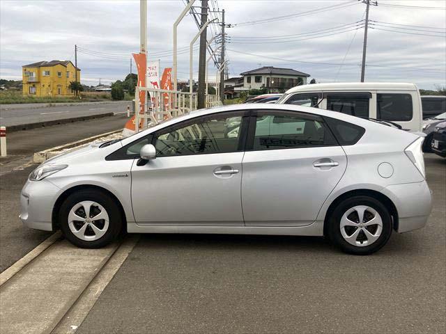 プリウス S メモリーナビ Bluetoothオーディオ CD・DVDプレイヤー フルセグTV バックカメラ ETC ディスチャージヘッドライト フォグランプ 純正アルミホイル スマートキー オートライト(7枚目)