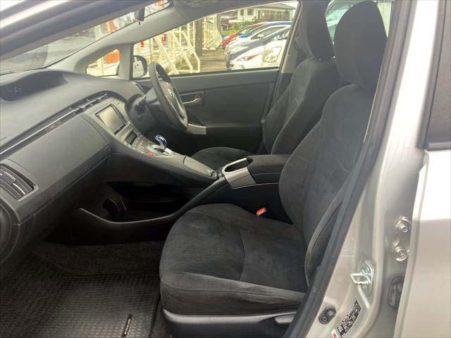 プリウス S メモリーナビ Bluetoothオーディオ CD・DVDプレイヤー フルセグTV バックカメラ ETC ディスチャージヘッドライト フォグランプ 純正アルミホイル スマートキー オートライト(9枚目)