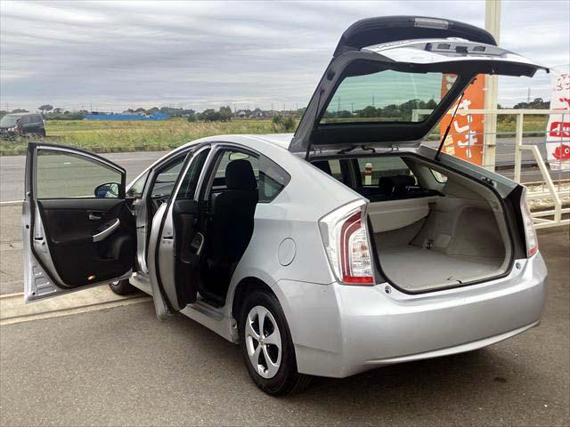 プリウス S メモリーナビ Bluetoothオーディオ CD・DVDプレイヤー フルセグTV バックカメラ ETC ディスチャージヘッドライト フォグランプ 純正アルミホイル スマートキー オートライト(11枚目)