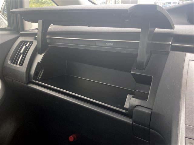 プリウス S メモリーナビ Bluetoothオーディオ CD・DVDプレイヤー フルセグTV バックカメラ ETC ディスチャージヘッドライト フォグランプ 純正アルミホイル スマートキー オートライト(34枚目)