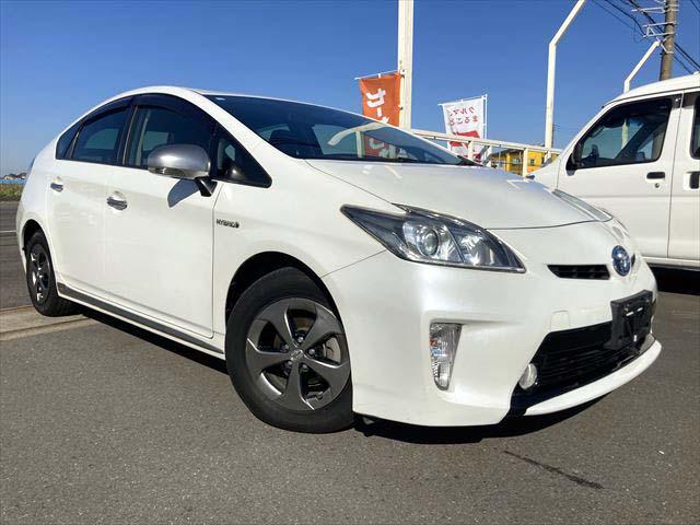 プリウス Ｓマイコーデ　純正８インチＳＤナビ　Ｂｌｕｅｔｏｏｔｈオーディオ　ＣＤ・ＤＶＤプレイヤー　フルセグＢカメラ　ＥＴＣ　　ディスチャージヘッドライト　フォグランプ　ＡＣ１００Ｖ電源　スマートキー　オートライト（2枚目）