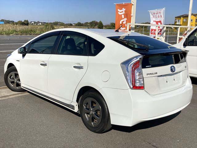 プリウス Ｓマイコーデ　純正８インチＳＤナビ　Ｂｌｕｅｔｏｏｔｈオーディオ　ＣＤ・ＤＶＤプレイヤー　フルセグＢカメラ　ＥＴＣ　　ディスチャージヘッドライト　フォグランプ　ＡＣ１００Ｖ電源　スマートキー　オートライト（3枚目）