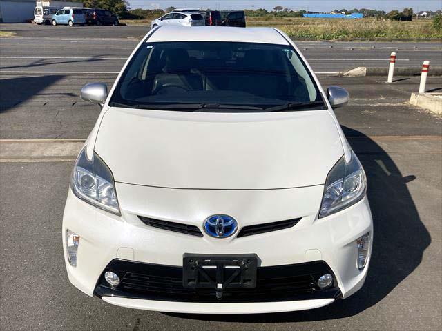 プリウス Ｓマイコーデ　純正８インチＳＤナビ　Ｂｌｕｅｔｏｏｔｈオーディオ　ＣＤ・ＤＶＤプレイヤー　フルセグＢカメラ　ＥＴＣ　　ディスチャージヘッドライト　フォグランプ　ＡＣ１００Ｖ電源　スマートキー　オートライト（4枚目）