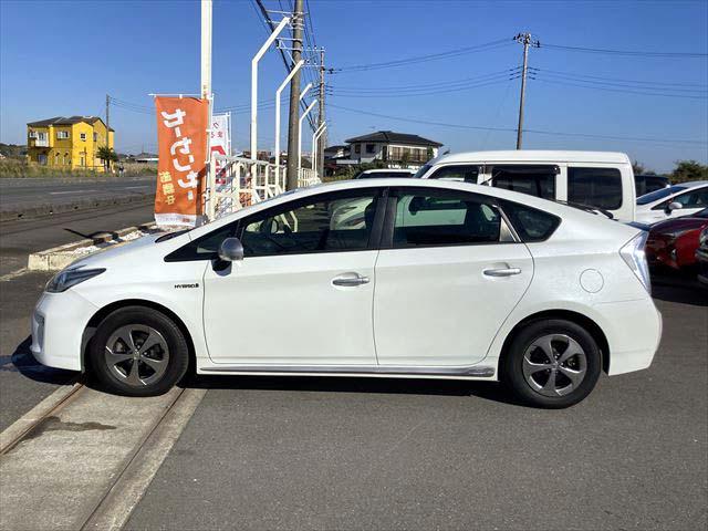 プリウス Ｓマイコーデ　純正８インチＳＤナビ　Ｂｌｕｅｔｏｏｔｈオーディオ　ＣＤ・ＤＶＤプレイヤー　フルセグＢカメラ　ＥＴＣ　　ディスチャージヘッドライト　フォグランプ　ＡＣ１００Ｖ電源　スマートキー　オートライト（7枚目）