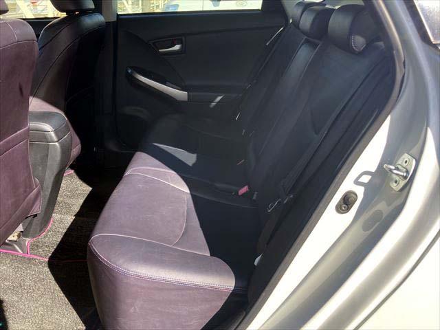 プリウス Ｓマイコーデ　純正８インチＳＤナビ　Ｂｌｕｅｔｏｏｔｈオーディオ　ＣＤ・ＤＶＤプレイヤー　フルセグＢカメラ　ＥＴＣ　　ディスチャージヘッドライト　フォグランプ　ＡＣ１００Ｖ電源　スマートキー　オートライト（11枚目）