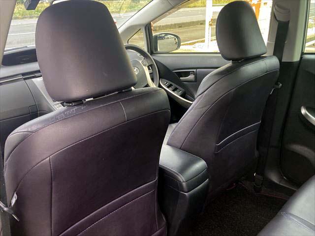 プリウス Ｓマイコーデ　純正８インチＳＤナビ　Ｂｌｕｅｔｏｏｔｈオーディオ　ＣＤ・ＤＶＤプレイヤー　フルセグＢカメラ　ＥＴＣ　　ディスチャージヘッドライト　フォグランプ　ＡＣ１００Ｖ電源　スマートキー　オートライト（13枚目）