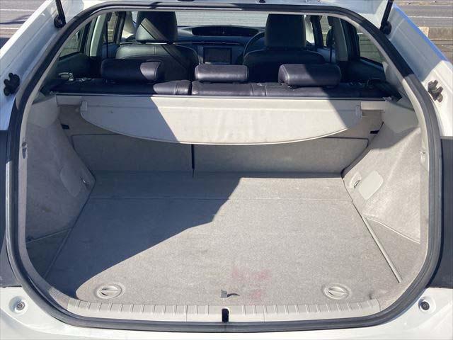 プリウス Ｓマイコーデ　純正８インチＳＤナビ　Ｂｌｕｅｔｏｏｔｈオーディオ　ＣＤ・ＤＶＤプレイヤー　フルセグＢカメラ　ＥＴＣ　　ディスチャージヘッドライト　フォグランプ　ＡＣ１００Ｖ電源　スマートキー　オートライト（15枚目）