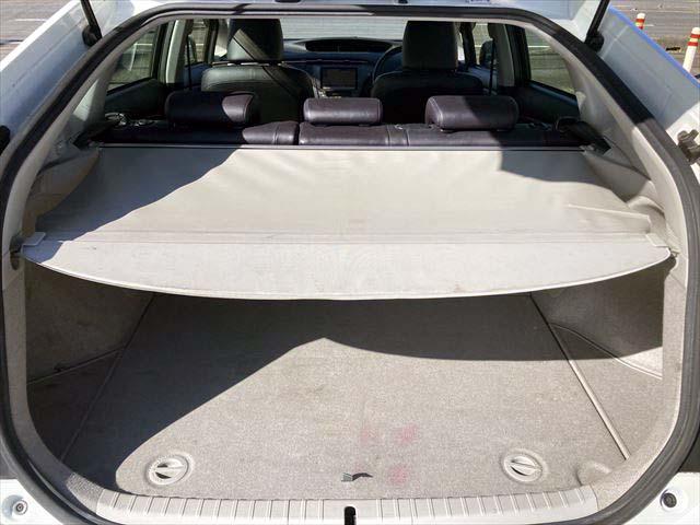 プリウス Ｓマイコーデ　純正８インチＳＤナビ　Ｂｌｕｅｔｏｏｔｈオーディオ　ＣＤ・ＤＶＤプレイヤー　フルセグＢカメラ　ＥＴＣ　　ディスチャージヘッドライト　フォグランプ　ＡＣ１００Ｖ電源　スマートキー　オートライト（16枚目）