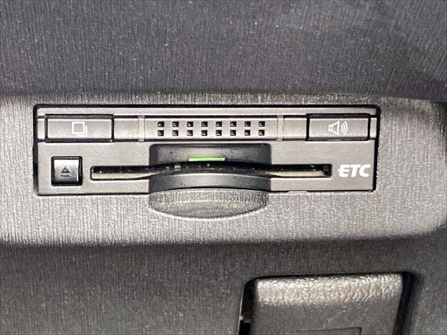 プリウス Ｓマイコーデ　純正８インチＳＤナビ　Ｂｌｕｅｔｏｏｔｈオーディオ　ＣＤ・ＤＶＤプレイヤー　フルセグＢカメラ　ＥＴＣ　　ディスチャージヘッドライト　フォグランプ　ＡＣ１００Ｖ電源　スマートキー　オートライト（28枚目）