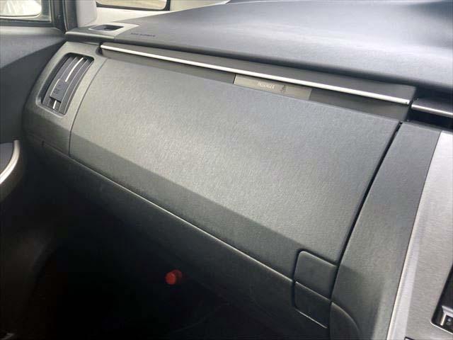 プリウス Ｓマイコーデ　純正８インチＳＤナビ　Ｂｌｕｅｔｏｏｔｈオーディオ　ＣＤ・ＤＶＤプレイヤー　フルセグＢカメラ　ＥＴＣ　　ディスチャージヘッドライト　フォグランプ　ＡＣ１００Ｖ電源　スマートキー　オートライト（35枚目）