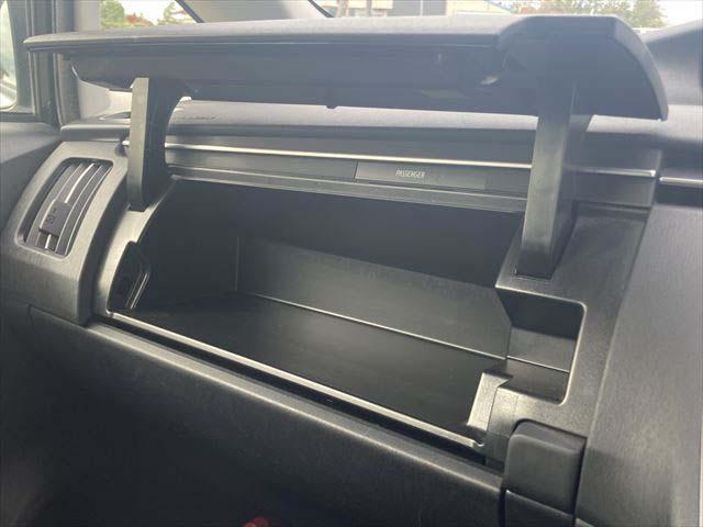 プリウス Ｓマイコーデ　純正８インチＳＤナビ　Ｂｌｕｅｔｏｏｔｈオーディオ　ＣＤ・ＤＶＤプレイヤー　フルセグＢカメラ　ＥＴＣ　　ディスチャージヘッドライト　フォグランプ　ＡＣ１００Ｖ電源　スマートキー　オートライト（36枚目）