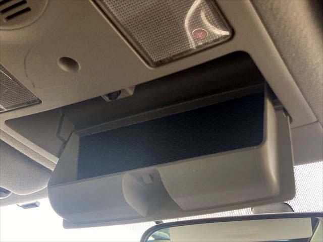 プリウス Ｓマイコーデ　純正８インチＳＤナビ　Ｂｌｕｅｔｏｏｔｈオーディオ　ＣＤ・ＤＶＤプレイヤー　フルセグＢカメラ　ＥＴＣ　　ディスチャージヘッドライト　フォグランプ　ＡＣ１００Ｖ電源　スマートキー　オートライト（44枚目）