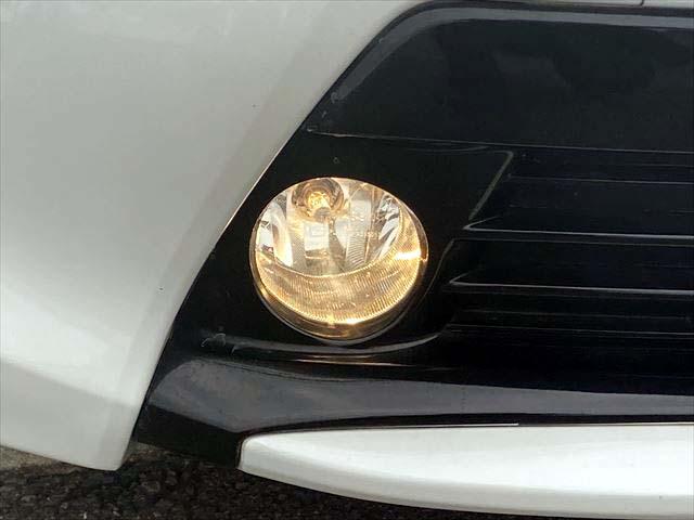 プリウス Ｓマイコーデ　純正８インチＳＤナビ　Ｂｌｕｅｔｏｏｔｈオーディオ　ＣＤ・ＤＶＤプレイヤー　フルセグＢカメラ　ＥＴＣ　　ディスチャージヘッドライト　フォグランプ　ＡＣ１００Ｖ電源　スマートキー　オートライト（49枚目）