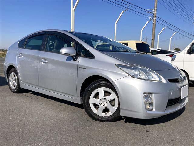 プリウス Ｇ　クルーズコントロール　ＨＤＤナビ　ＣＤ／ＤＶＤプレイヤー　ワンセグ　バックカメラ　ＥＴＣ　　フロントフォグランプ　スマートキー　純正アルミホイル（2枚目）