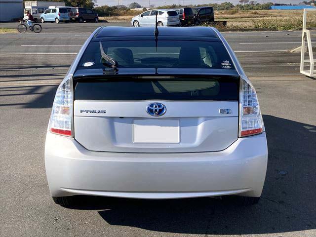 プリウス Ｇ　クルーズコントロール　ＨＤＤナビ　ＣＤ／ＤＶＤプレイヤー　ワンセグ　バックカメラ　ＥＴＣ　　フロントフォグランプ　スマートキー　純正アルミホイル（6枚目）