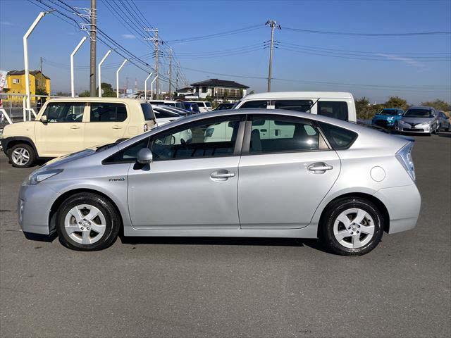 プリウス Ｇ　クルーズコントロール　ＨＤＤナビ　ＣＤ／ＤＶＤプレイヤー　ワンセグ　バックカメラ　ＥＴＣ　　フロントフォグランプ　スマートキー　純正アルミホイル（7枚目）