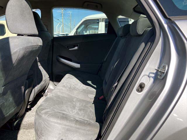 プリウス Ｇ　クルーズコントロール　ＨＤＤナビ　ＣＤ／ＤＶＤプレイヤー　ワンセグ　バックカメラ　ＥＴＣ　　フロントフォグランプ　スマートキー　純正アルミホイル（10枚目）