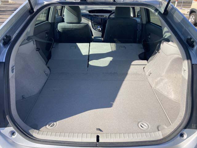 プリウス Ｇ　クルーズコントロール　ＨＤＤナビ　ＣＤ／ＤＶＤプレイヤー　ワンセグ　バックカメラ　ＥＴＣ　　フロントフォグランプ　スマートキー　純正アルミホイル（14枚目）