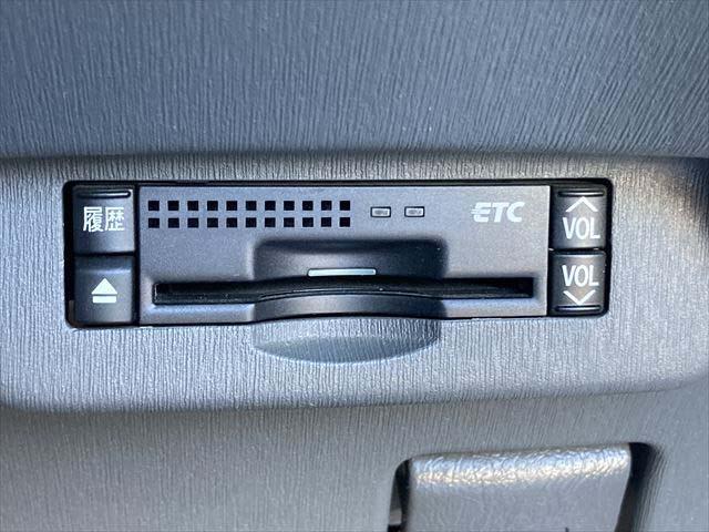 プリウス Ｇ　クルーズコントロール　ＨＤＤナビ　ＣＤ／ＤＶＤプレイヤー　ワンセグ　バックカメラ　ＥＴＣ　　フロントフォグランプ　スマートキー　純正アルミホイル（21枚目）