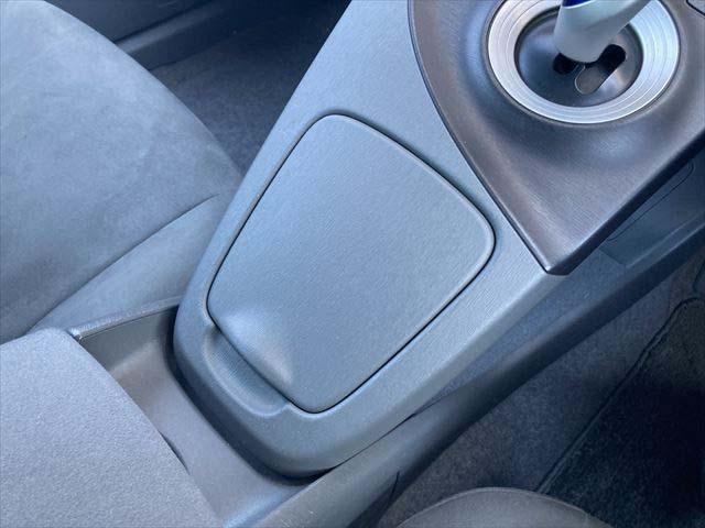 プリウス Ｇ　クルーズコントロール　ＨＤＤナビ　ＣＤ／ＤＶＤプレイヤー　ワンセグ　バックカメラ　ＥＴＣ　　フロントフォグランプ　スマートキー　純正アルミホイル（27枚目）