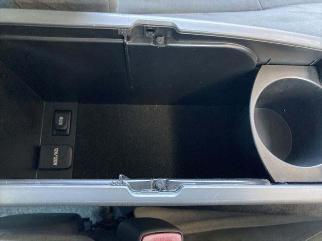 プリウス Ｇ　クルーズコントロール　ＨＤＤナビ　ＣＤ／ＤＶＤプレイヤー　ワンセグ　バックカメラ　ＥＴＣ　　フロントフォグランプ　スマートキー　純正アルミホイル（32枚目）