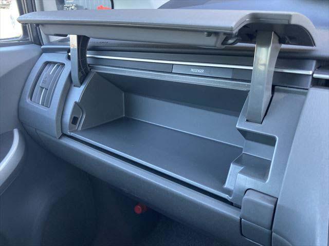 プリウス Ｇ　クルーズコントロール　ＨＤＤナビ　ＣＤ／ＤＶＤプレイヤー　ワンセグ　バックカメラ　ＥＴＣ　　フロントフォグランプ　スマートキー　純正アルミホイル（38枚目）