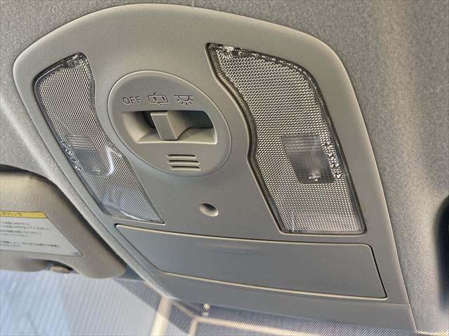 プリウス Ｇ　クルーズコントロール　ＨＤＤナビ　ＣＤ／ＤＶＤプレイヤー　ワンセグ　バックカメラ　ＥＴＣ　　フロントフォグランプ　スマートキー　純正アルミホイル（40枚目）