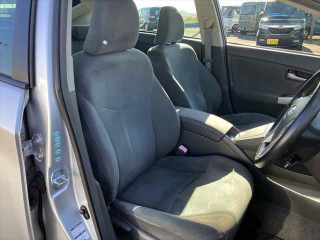 プリウス Ｇ　クルーズコントロール　ＨＤＤナビ　ＣＤ／ＤＶＤプレイヤー　ワンセグ　バックカメラ　ＥＴＣ　　フロントフォグランプ　スマートキー　純正アルミホイル（43枚目）