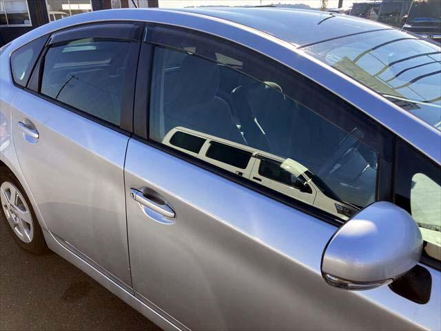 プリウス Ｇ　クルーズコントロール　ＨＤＤナビ　ＣＤ／ＤＶＤプレイヤー　ワンセグ　バックカメラ　ＥＴＣ　　フロントフォグランプ　スマートキー　純正アルミホイル（44枚目）