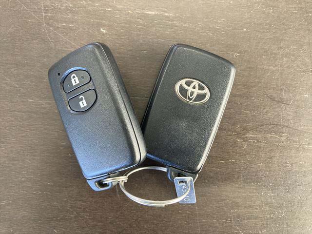 プリウス Ｇ　クルーズコントロール　ＨＤＤナビ　ＣＤ／ＤＶＤプレイヤー　ワンセグ　バックカメラ　ＥＴＣ　　フロントフォグランプ　スマートキー　純正アルミホイル（49枚目）