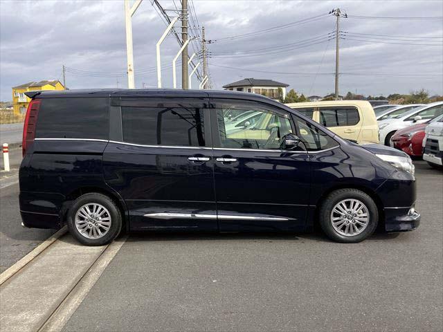 エスクァイア Ｇｉ　ＬＥＤヘッドライト　ＬＥＤフォグ　オートマチックハイビーム　両側電動スライドドア　シートヒーター　クルーズコントロール　ＳＤナビ　Ｂｌｕｅｔｏｏｔｈフルセグ　Ｂカメラ　ＥＴＣ　１１インチ後席モニター（5枚目）