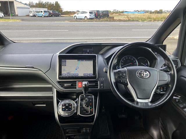 エスクァイア Ｇｉ　ＬＥＤヘッドライト　ＬＥＤフォグ　オートマチックハイビーム　両側電動スライドドア　シートヒーター　クルーズコントロール　ＳＤナビ　Ｂｌｕｅｔｏｏｔｈフルセグ　Ｂカメラ　ＥＴＣ　１１インチ後席モニター（8枚目）